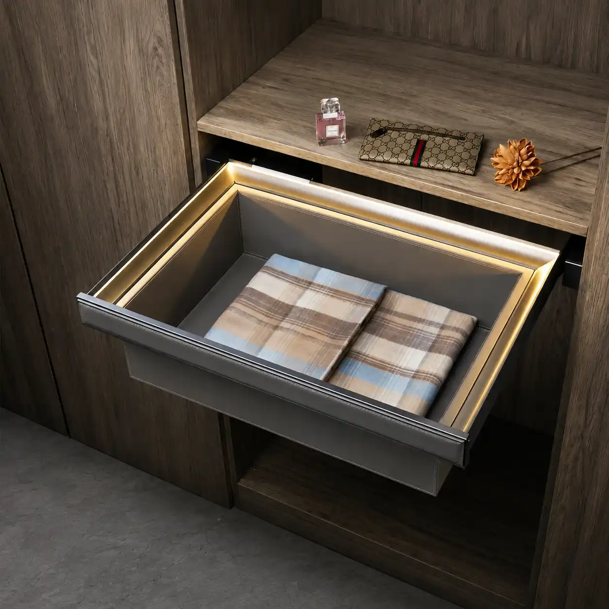 LED Pull-Out Wardrobe Basket