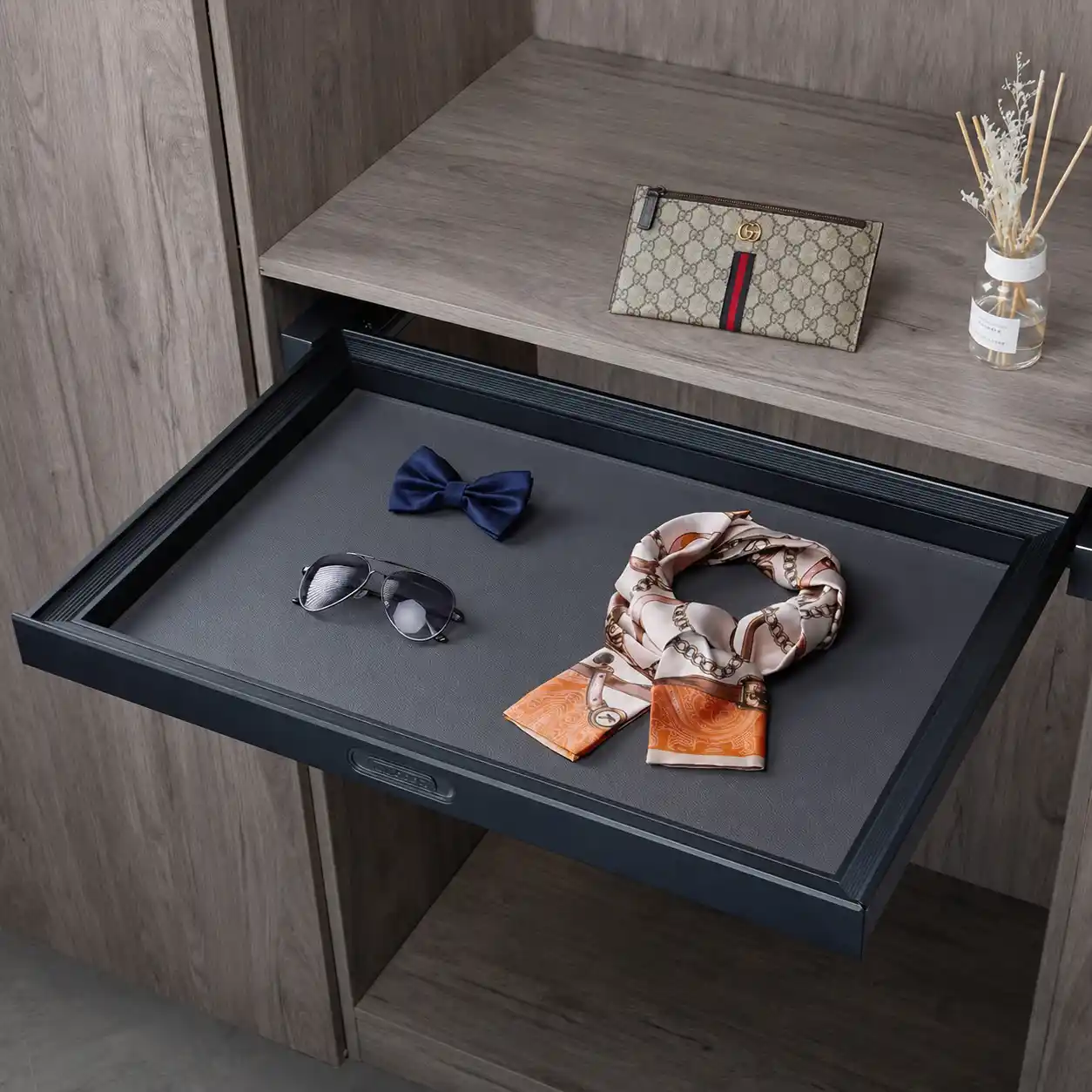 Pull-Out Wardrobe Accessory Tray